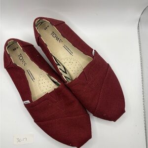 TOMS classic Alpargata in a Deep Red/Burgandy red - EUC - size 5.5